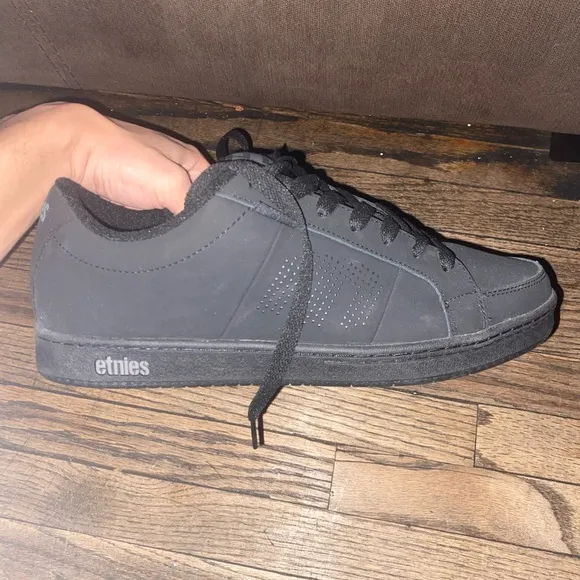 Etnies kingpin skate shoes