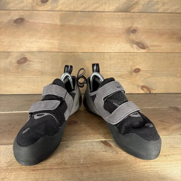 evolv defy mens size 9.5 climbing shoes black gray athletic bouldering