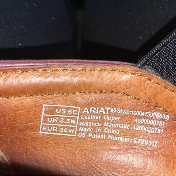 Excellent Preowned Condition Ariat Clog Shoes Size 6C. Very Cute and Comfortable