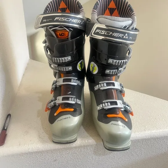 FISCHER Soma MX9 Ski Boots, Size 27.5, Soma Tec