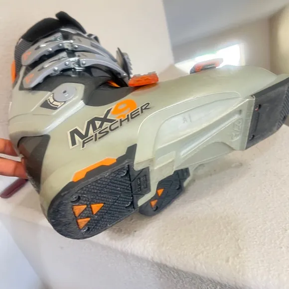FISCHER Soma MX9 Ski Boots, Size 27.5, Soma Tec