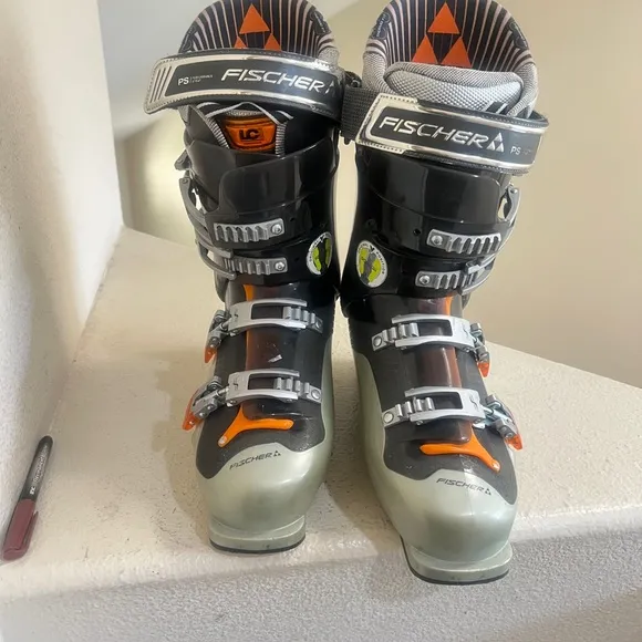 FISCHER Soma MX9 Ski Boots, Size 27.5, Soma Tec