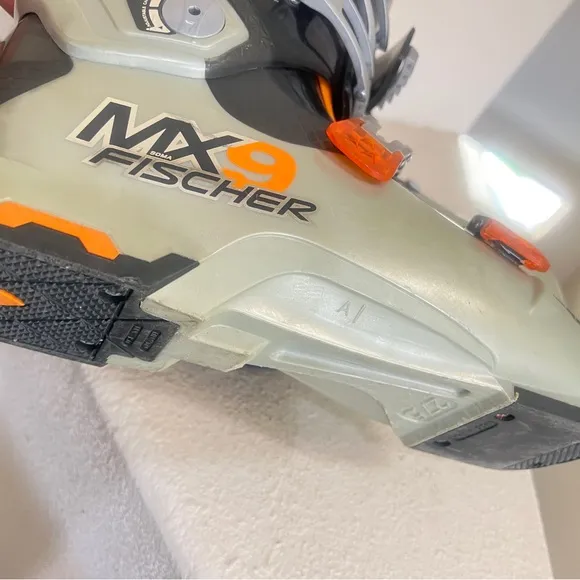 FISCHER Soma MX9 Ski Boots, Size 27.5, Soma Tec
