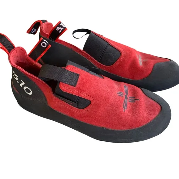 FIVE TEN 5.10 Anasazi Climbing Shoes with Triple Pulls - Size 8