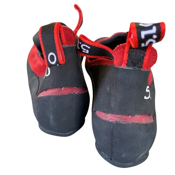 FIVE TEN 5.10 Anasazi Climbing Shoes with Triple Pulls - Size 8