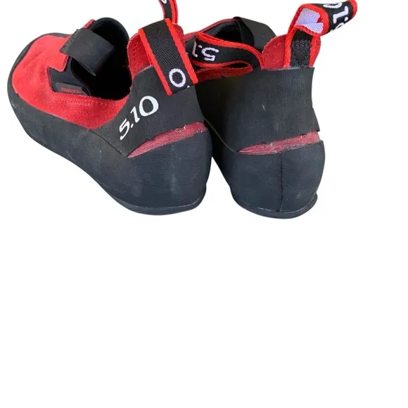 FIVE TEN 5.10 Anasazi Climbing Shoes with Triple Pulls - Size 8
