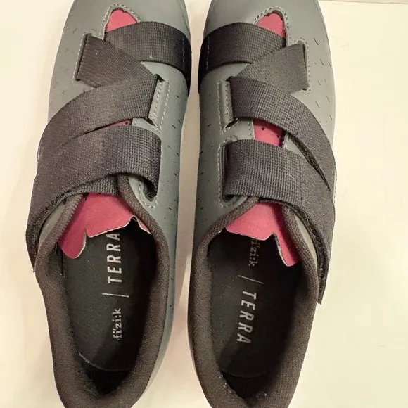 Fizik Terra Powestrap G4 Men’s cycling shoes EU 43 US 9.5 Gray and Black.