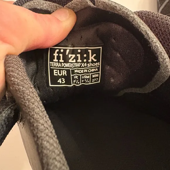 Fizik Terra Powestrap G4 Men’s cycling shoes EU 43 US 9.5 Gray and Black.