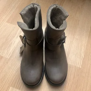Frye Veronica Shearling Lined Moto Boots Leather Waterproof Ankle Bo…