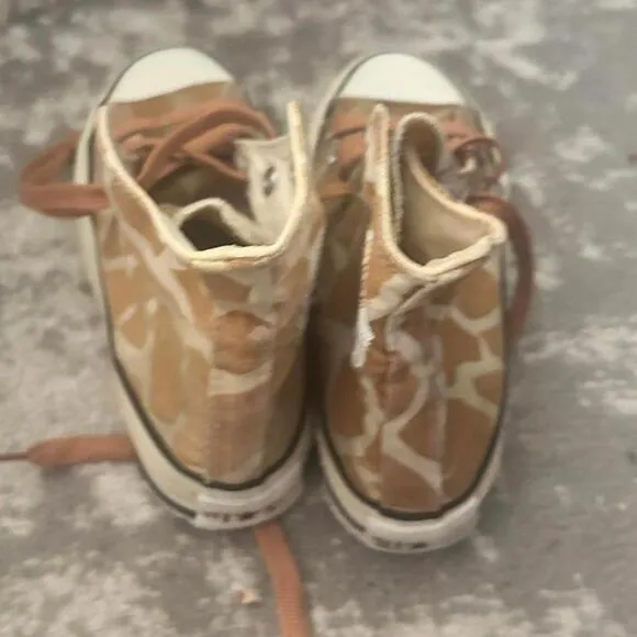 Girls' Giraffe Patten High Top Converse AllStar Chuck Taylor Sneakers Size 4