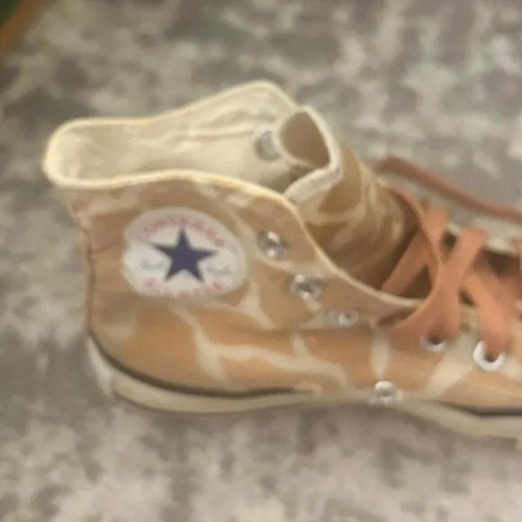 Girls' Giraffe Patten High Top Converse AllStar Chuck Taylor Sneakers Size 4