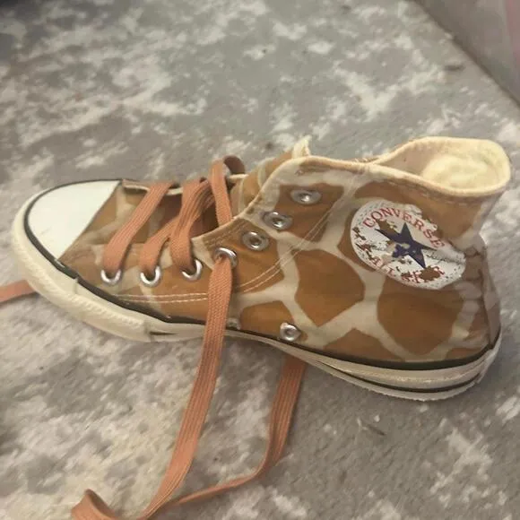 Girls' Giraffe Patten High Top Converse AllStar Chuck Taylor Sneakers Size 4
