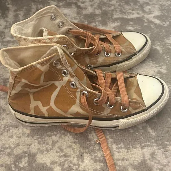 Girls' Giraffe Patten High Top Converse AllStar Chuck Taylor Sneakers Size 4
