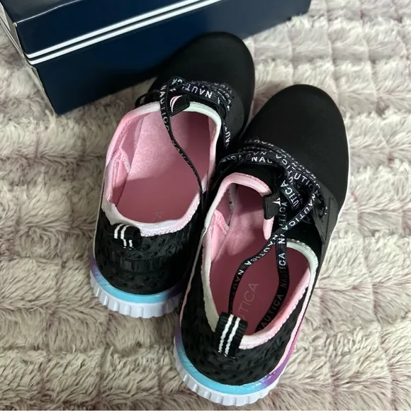 Girls Nautica Slip / Tie SneakersSize 4