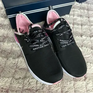 Girls Nautica Slip / Tie SneakersSize 4