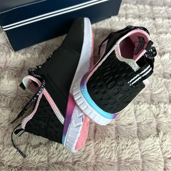 Girls Nautica Slip / Tie SneakersSize 4