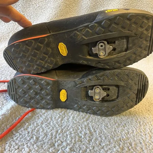Giro Rumble VR Mountain Bike Cycling Shoes Men 10.5 Black Red Laces Vibram Soles