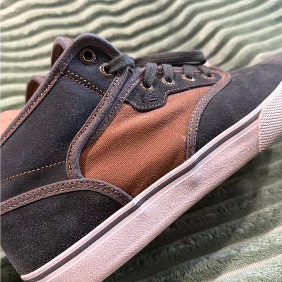 Globe Mahalo Mid 9.5 Men's Skate Shoes Brown Gray