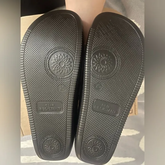 Glolily woman shoes New in box