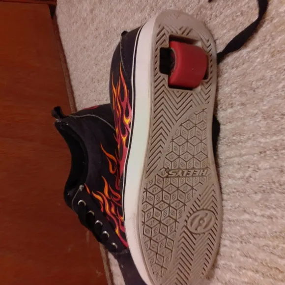 Heelys Black and Red Flame Skate Shoes Size 7 Men