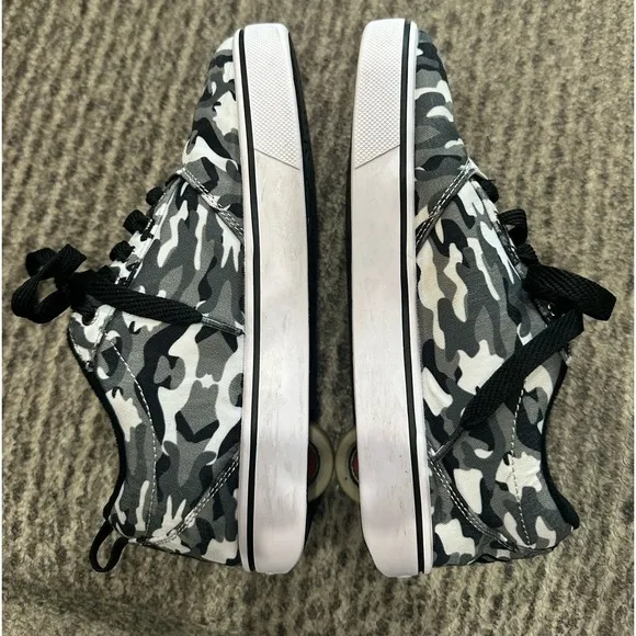 HEELY’S Boys Pro 20 Gray/Black/White Camo Skate shoes, size 5