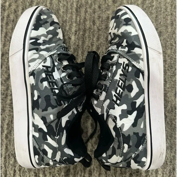 HEELY’S Boys Pro 20 Gray/Black/White Camo Skate shoes, size 5