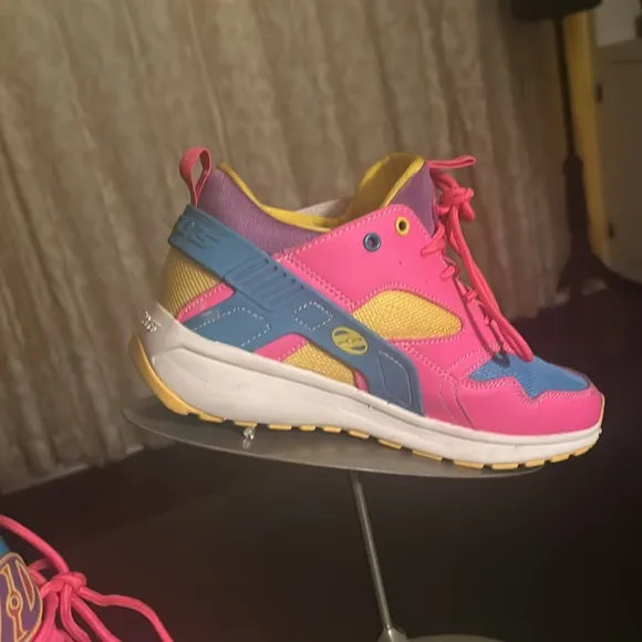 Heelys Force Skate Yth Sz 6, Wmn 7, Pink Blue, Yellow and Purple Sneaker Shoes