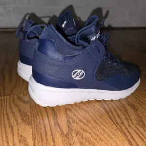 Heelys navy blue skate shoes. Youth 6/38