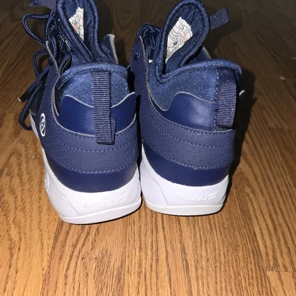 Heelys navy blue skate shoes. Youth 6/38