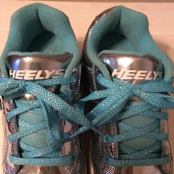 Heely’s shiny silver &amp; turquoise rolling lace up sneakers Summer big girl’s 5