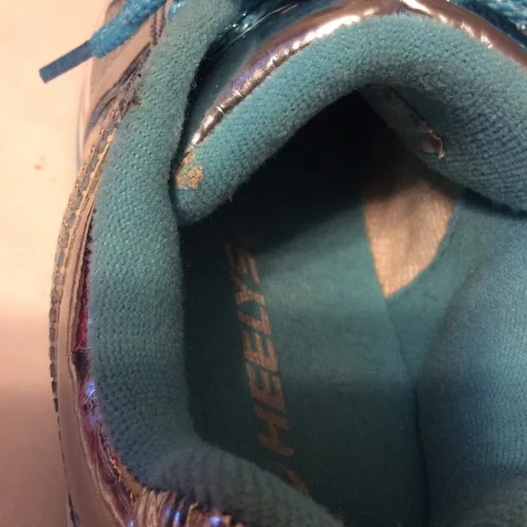 Heely’s shiny silver &amp; turquoise rolling lace up sneakers Summer big girl’s 5
