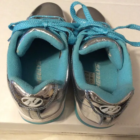 Heely’s shiny silver &amp; turquoise rolling lace up sneakers Summer big girl’s 5