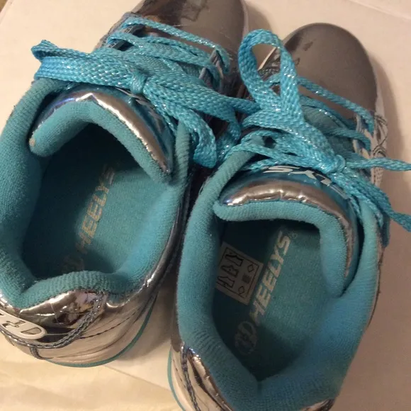 Heely’s shiny silver &amp; turquoise rolling lace up sneakers Summer big girl’s 5