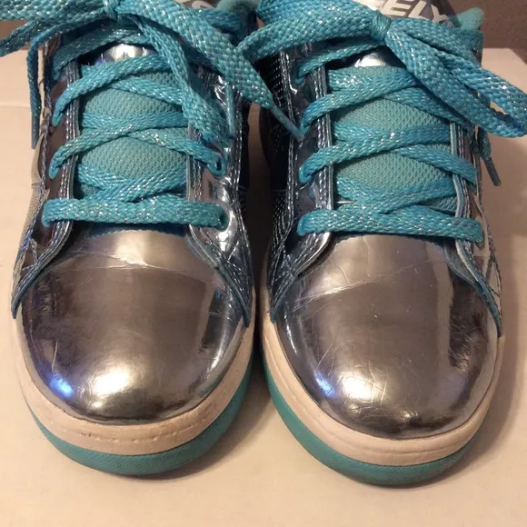 Heely’s shiny silver &amp; turquoise rolling lace up sneakers Summer big girl’s 5