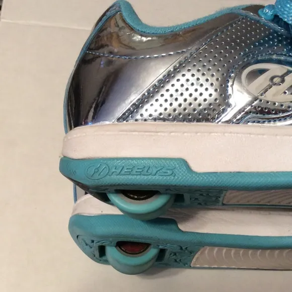 Heely’s shiny silver &amp; turquoise rolling lace up sneakers Summer big girl’s 5