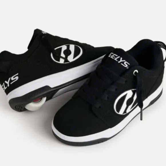 🆕HEELYS&quot; VOYAGER  BLACK &amp; WHITE SKATE SHOES