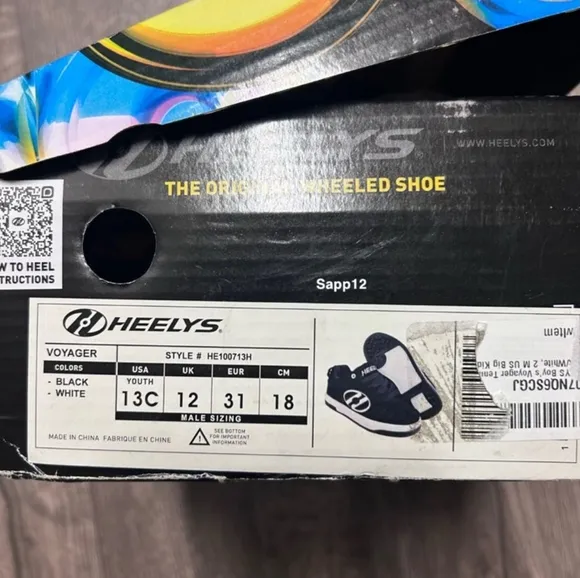 🆕HEELYS&quot; VOYAGER  BLACK &amp; WHITE SKATE SHOES