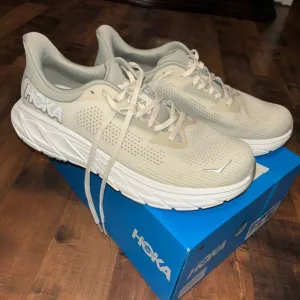 Hoka Arahi 7 Athletic Shoes