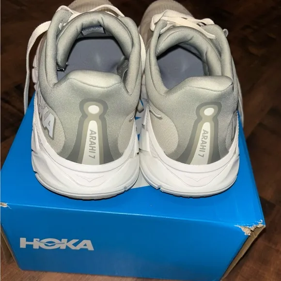 Hoka Arahi 7 Athletic Shoes