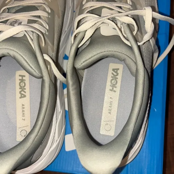 Hoka Arahi 7 Athletic Shoes
