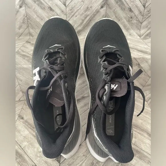 Hoka One One Mach 5 Women's Size 9B Black Running Shoes Sneakers