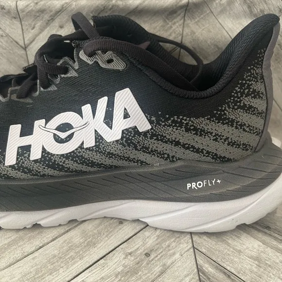 Hoka One One Mach 5 Women's Size 9B Black Running Shoes Sneakers