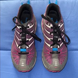 Hoka One One Stinson Evo OG Unisex Hybrid Running Shoes M8/W9 Aubergine Fuschia!