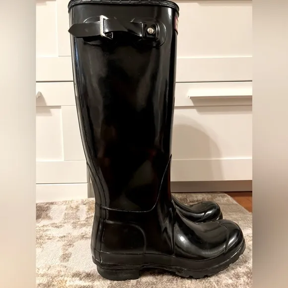 Hunter Women’s Original Tall Gloss Rain Boots