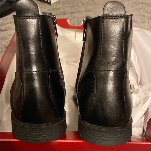 Hush Puppies Shoes in Black with Comfortable Sole and Stylish Design