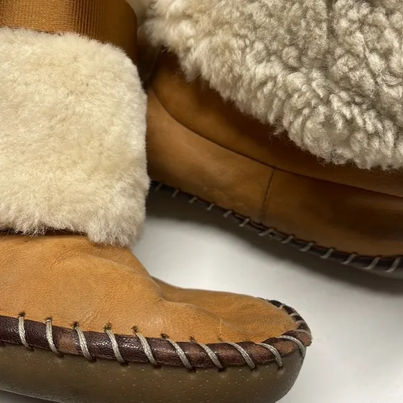 Jessica Simpson Shearling Suede Mukluk Boots Tan Buckle Size 8/8.5 Apres Ski