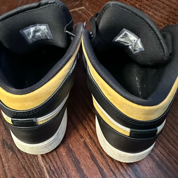Jordan 1 Mid 'Pollen' New GS (US6Y) Panda Chicago good condition