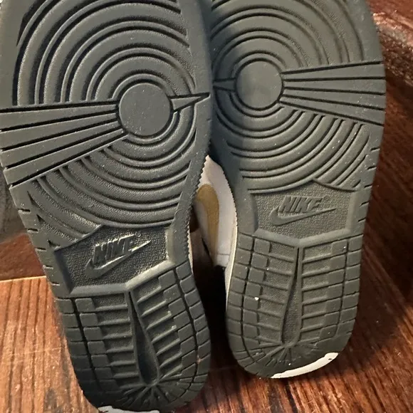 Jordan 1 Mid 'Pollen' New GS (US6Y) Panda Chicago good condition