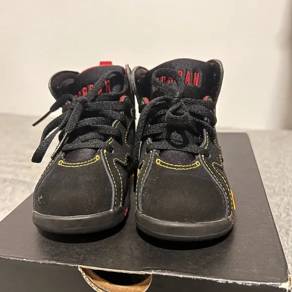 Jordan Air 7 Retro Citrus 8C Toddler Black and Gold Sneakers Shoes