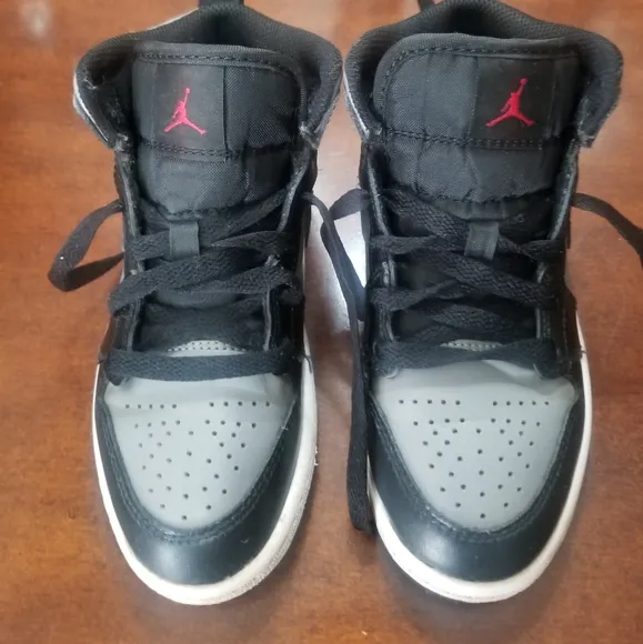 KID'S AIR JORDAN 1 RETRO HIGH TOP SZ.12C
